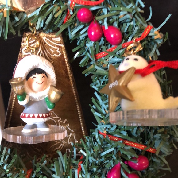 Frosty friends wreath with all ornaments attached 1990 Hallmark MIB - Picture 2 of 9